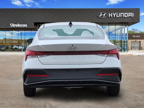 New 2026 Hyundai Elantra SE FWD image 3