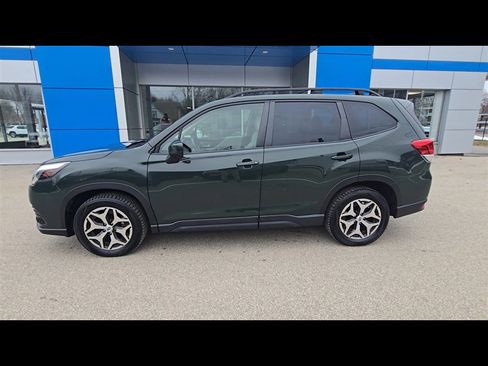 Used 2023 Subaru Forester Premium image 5