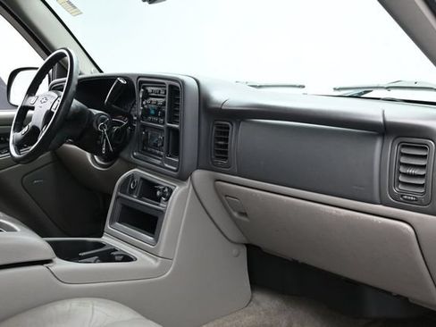 Used 2004 Chevrolet Suburban LT w/ Preferred Equipment Group RWD image 29