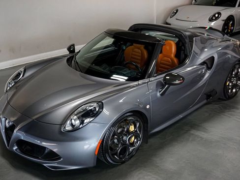 Used 2020 Alfa Romeo 4C Spider w/ Bright Package RWD image 53