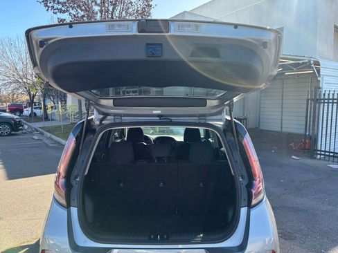 Used 2025 Kia Soul LX w/ LX Technology Package image 29