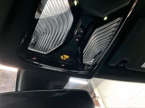 Used 2025 BMW 330i Sedan w/ M Sport Package image 35