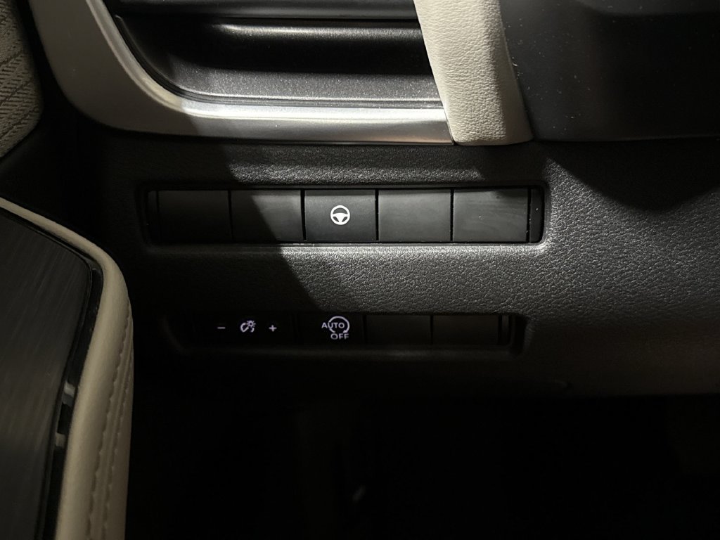 Used 2023 Nissan Rogue SV AWD/4WD image 18