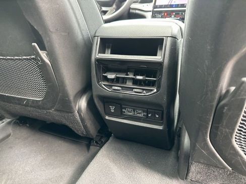 Used 2024 Jeep Grand Cherokee Limited AWD/4WD image 18