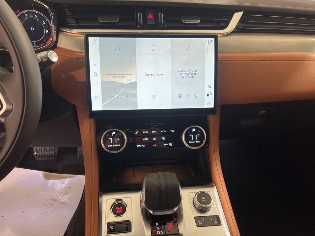 Used 2026 Jaguar F-PACE R-Dynamic S AWD/4WD image 7