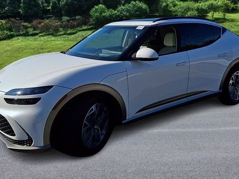 Used 2025 Genesis GV60 RWD image 4