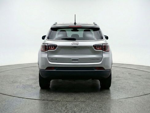 Used 2025 Jeep Compass Trailhawk AWD/4WD image 7