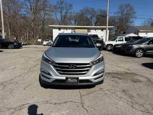 Used 2017 Hyundai Tucson SE Plus image 2