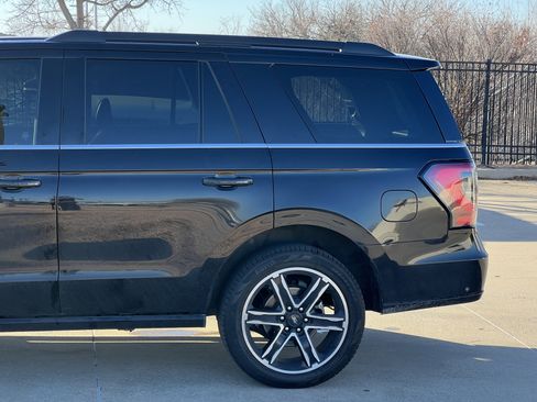 Used 2021 Ford Expedition Limited image 21