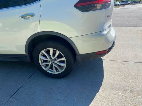 Used 2018 Nissan Rogue SV AWD/4WD image 14