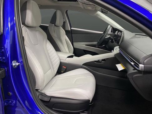 New 2026 Hyundai Elantra Limited image 31