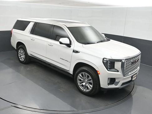 Used 2022 GMC Yukon XL Denali AWD/4WD image 42