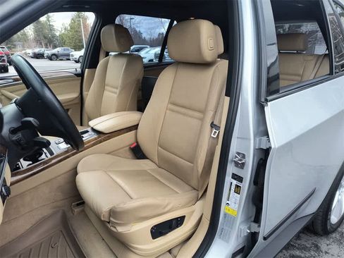 Used 2010 BMW X5 xDrive35d image 11