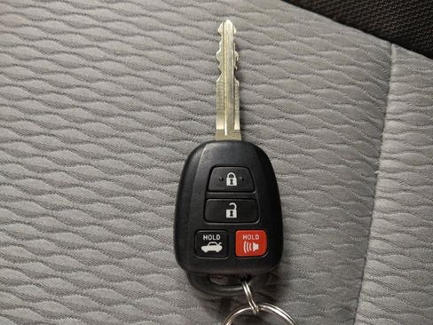 Used 2019 Toyota Corolla LE FWD image 32