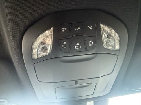 Used 2018 Chrysler Pacifica Touring-L Plus w/ S Appearance Package image 31