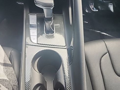 Used 2024 Hyundai Elantra Limited image 15