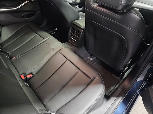 New 2026 BMW 330i Sedan w/ M Sport Package image 11