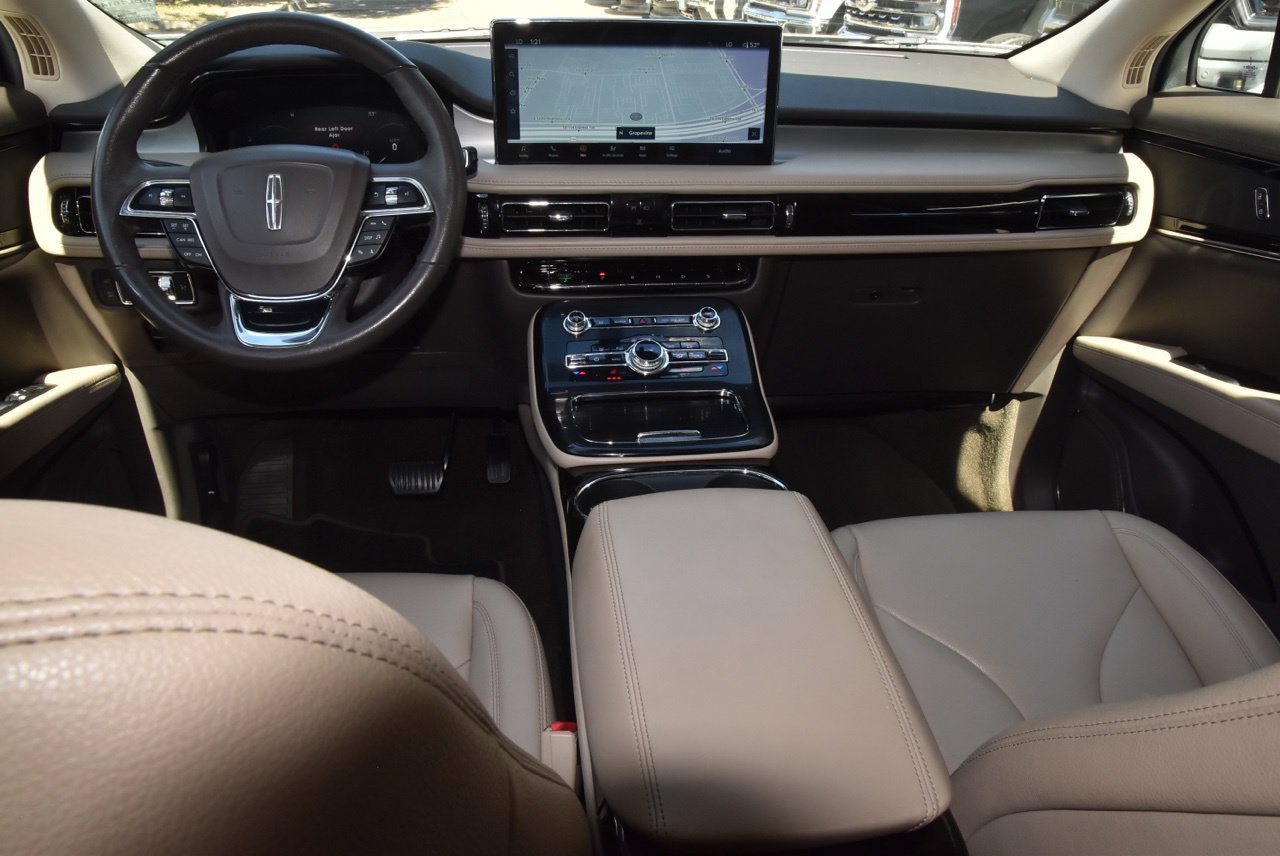 Used 2022 Lincoln Nautilus FWD w/ Premium Package image 16