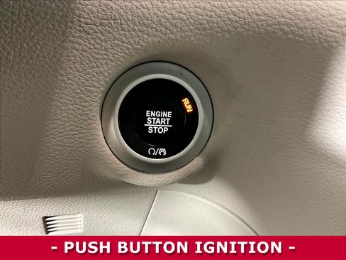 Used 2023 Chrysler Pacifica Limited FWD image 39