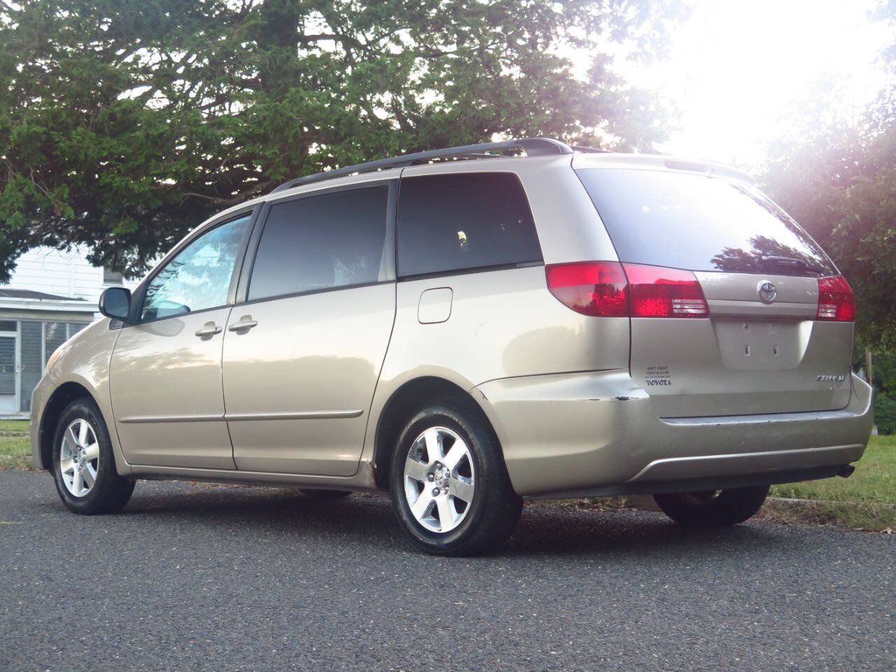 Used 2005 Toyota Sienna LE w/ LE Pkg 6 FWD image 3