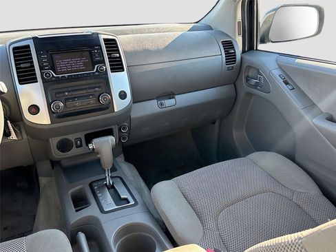 Used 2015 Nissan Frontier SV image 21