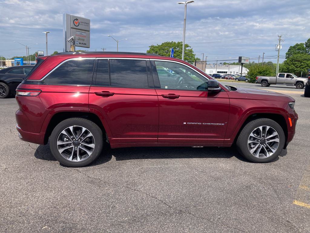 New 2024 Jeep Grand Cherokee Overland w/ Advanced Protech Group III AWD/4WD image 7
