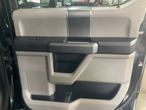 Used 2017 Ford F150 XLT w/ Equipment Group 302A Luxury image 19