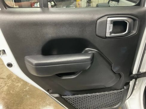 Used 2025 Jeep Wrangler Unlimited Rubicon AWD/4WD image 13