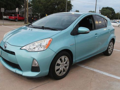 Used 2014 Toyota Prius C Two image 4