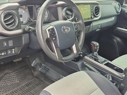 Used 2020 Toyota Tacoma TRD Off-Road w/ Technology Package AWD/4WD image 9