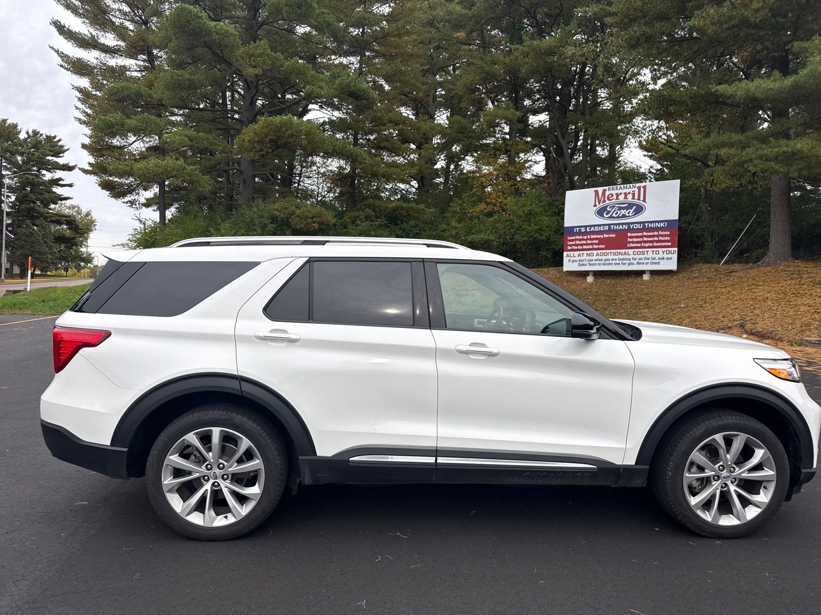 Used 2023 Ford Explorer Platinum w/ Technology Package AWD/4WD image 8