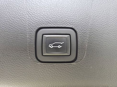 Certified 2023 Chevrolet Traverse LT w/ LPO, Floor Liner Package AWD/4WD image 19