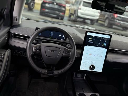 Used 2022 Ford Mustang Mach-E Premium image 9