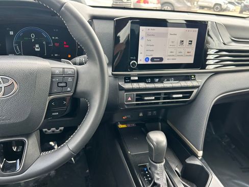 Certified 2025 Toyota Camry SE FWD image 17