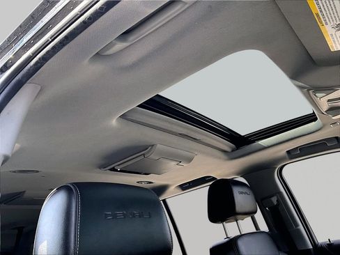 Used 2019 GMC Yukon XL Denali w/ Denali Ultimate Package image 18