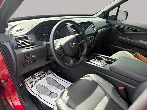 Used 2025 Honda Passport Black Edition image 24