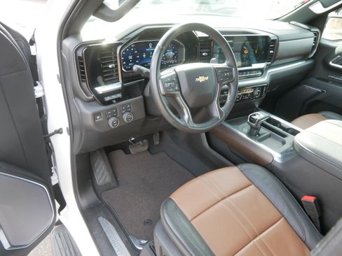 Used 2025 Chevrolet Silverado 1500 High Country w/ Technology Package image 22