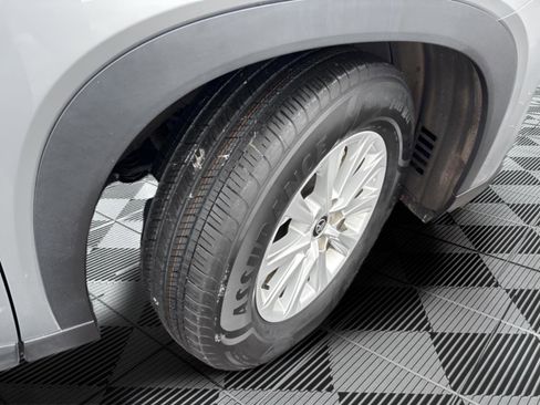 Used 2024 Toyota Grand Highlander XLE image 9