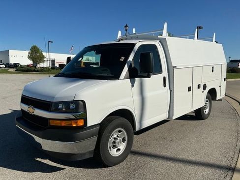Used 2025 Chevrolet Express 3500 w/ Power Convenience Package image 3