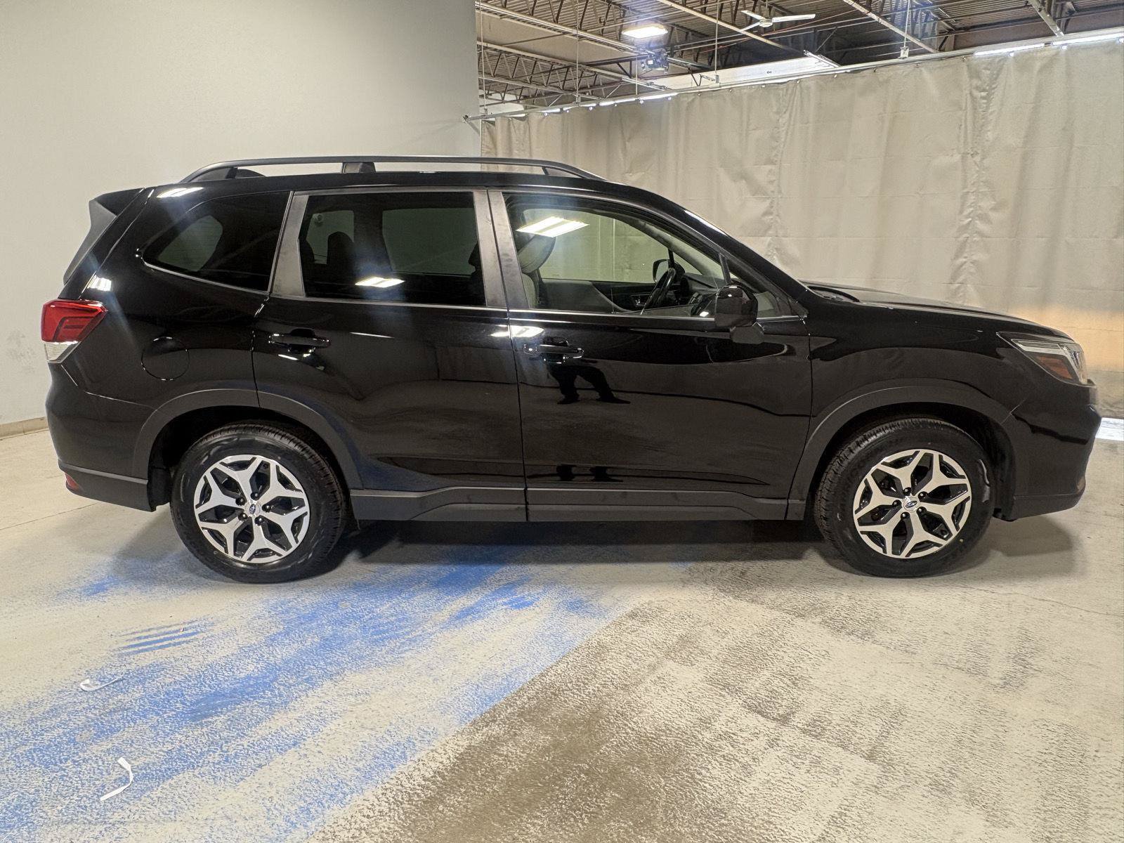 Used 2020 Subaru Forester Premium AWD/4WD image 14
