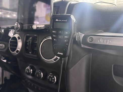 Used 2015 Jeep Wrangler Unlimited Rubicon w/ Connectivity Group AWD/4WD image 42