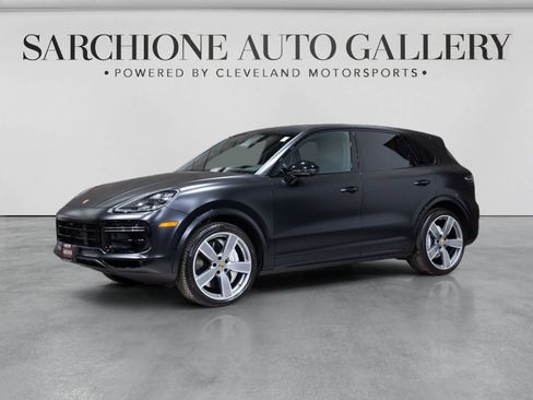 Used 2023 Porsche Cayenne Turbo AWD/4WD image 11
