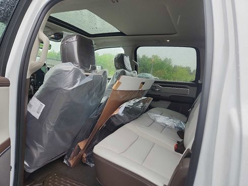 New 2026 RAM 1500 Laramie AWD/4WD image 6