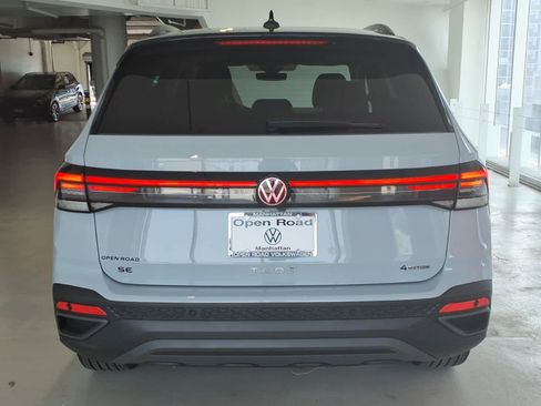 Used 2026 Volkswagen Taos SE AWD/4WD image 5