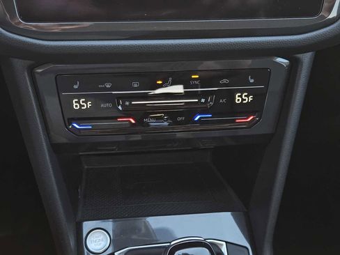 Used 2022 Volkswagen Tiguan SE image 19