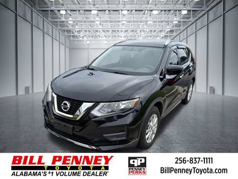 Used 2017 Nissan Rogue SV FWD image 1