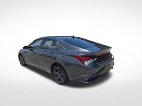 Used 2021 Hyundai Elantra SEL w/ Convenience Package FWD image 4