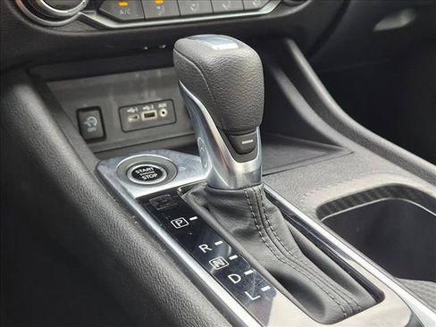 Used 2024 Nissan Sentra SV FWD image 12