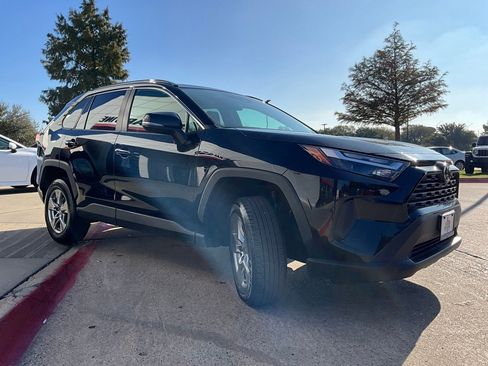 Used 2025 Toyota RAV4 XLE image 5