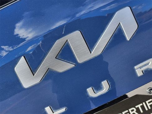 Certified 2023 Kia Telluride SX image 9